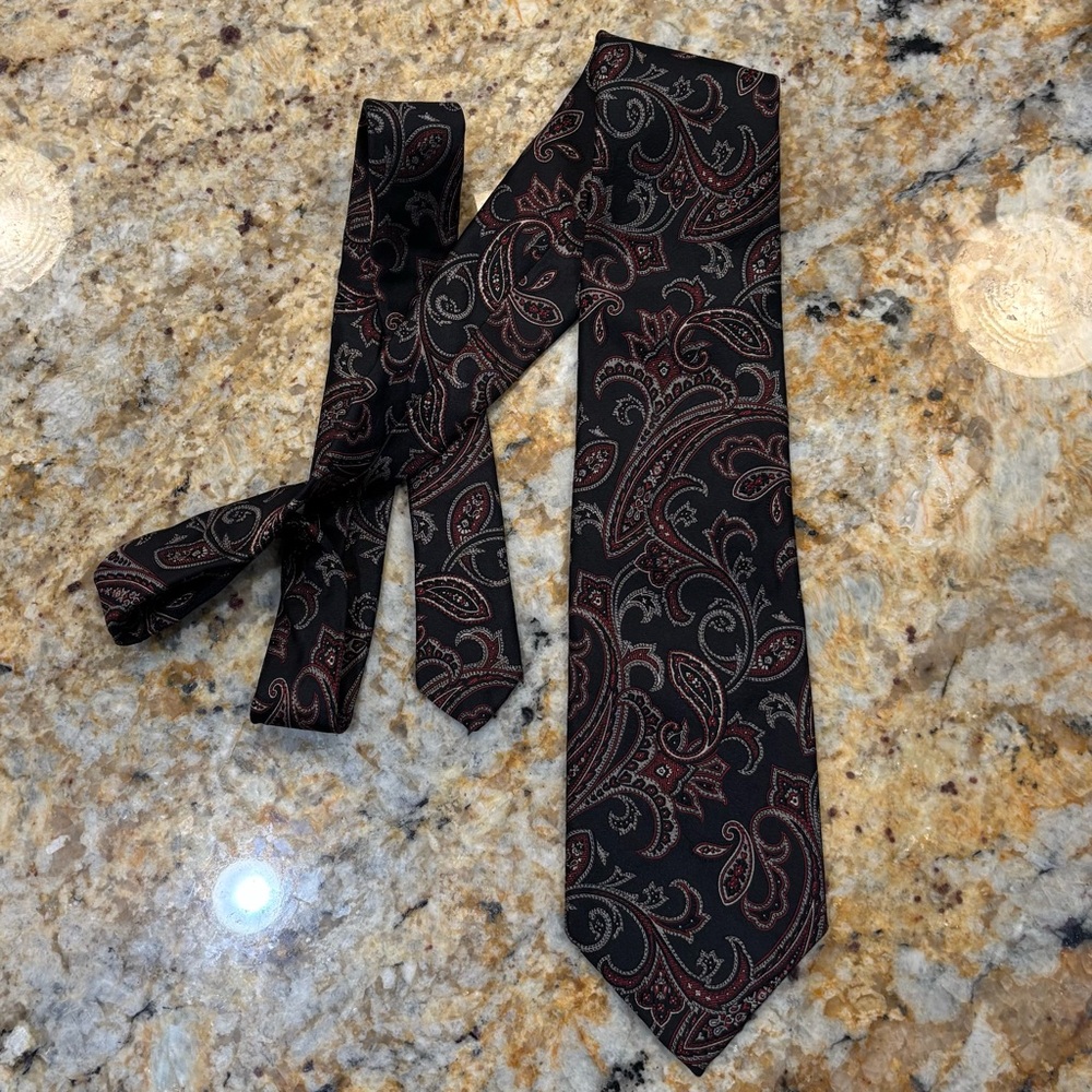 Robert Talbott Black and Burgundy Paisley Silk Tie - Made in USA 🇺🇸